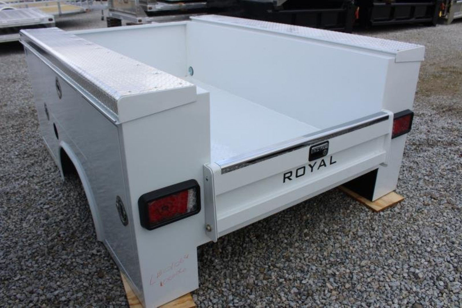 New 2026 Royal Truck Body 7-86 SRW LONG BED XP Service Body