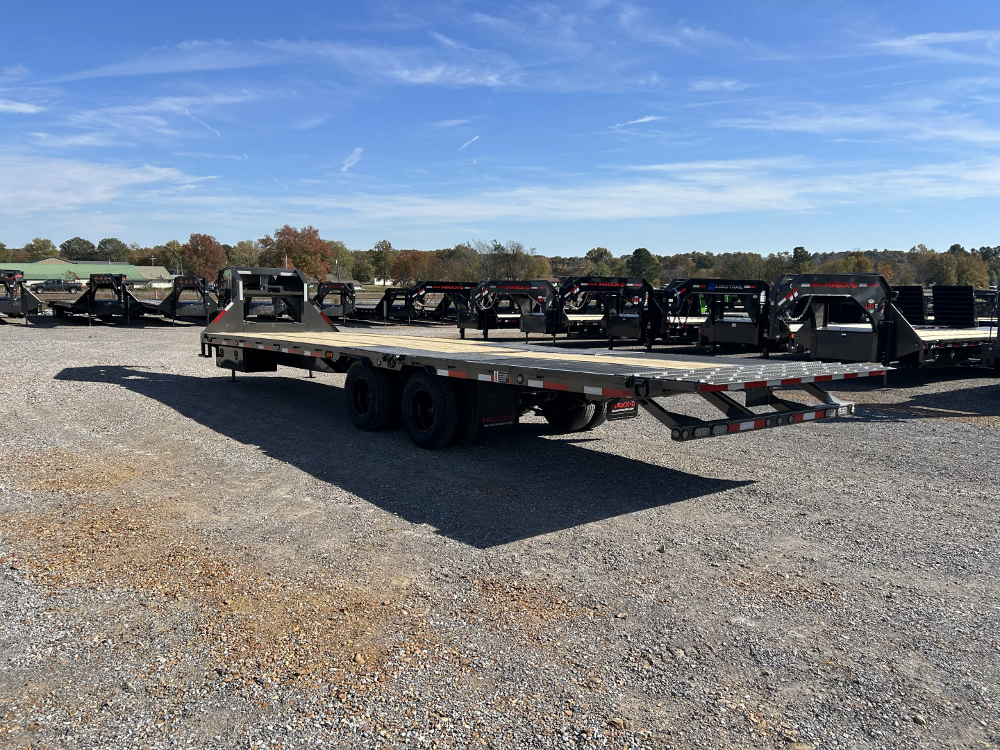 New 2026 MAXXD Hydraulic Dovetail Gooseneck Trailer | 32' x 102' 25K GVWR