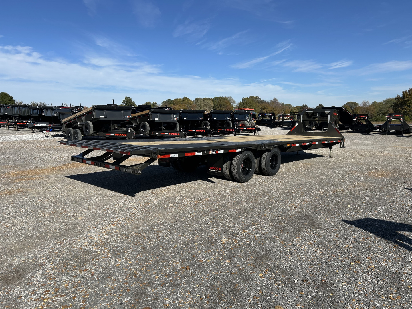 New 2026 MAXXD Hydraulic Dovetail Gooseneck Trailer | 32' x 102' 25K GVWR