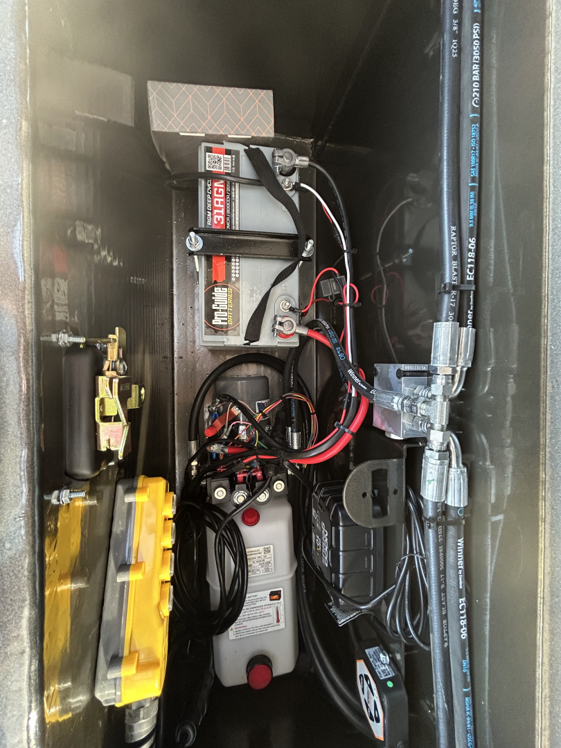 New 2026 MAXXD Hydraulic Dovetail Gooseneck Trailer | 32' x 102' 25K GVWR