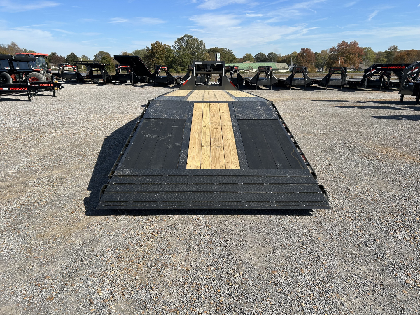 New 2026 MAXXD Hydraulic Dovetail Gooseneck Trailer | 32' x 102' 25K GVWR