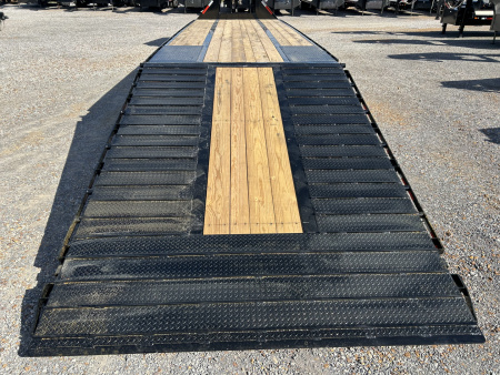 New 2026 MAXXD Hydraulic Dovetail Gooseneck Trailer | 36' x 102' 30K GVWR