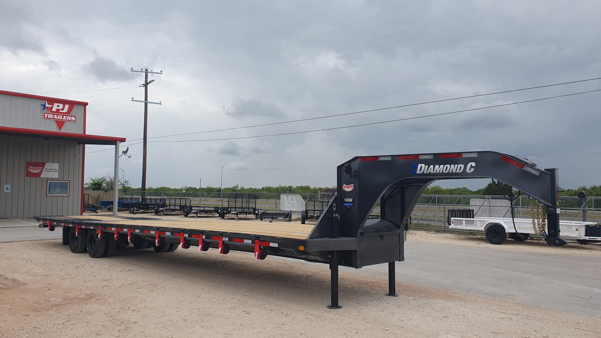 New 2026 Diamond C 102"x40' Engineered Beam FMAX212 w/ Hyd. Dovetail Pacesetter Edition