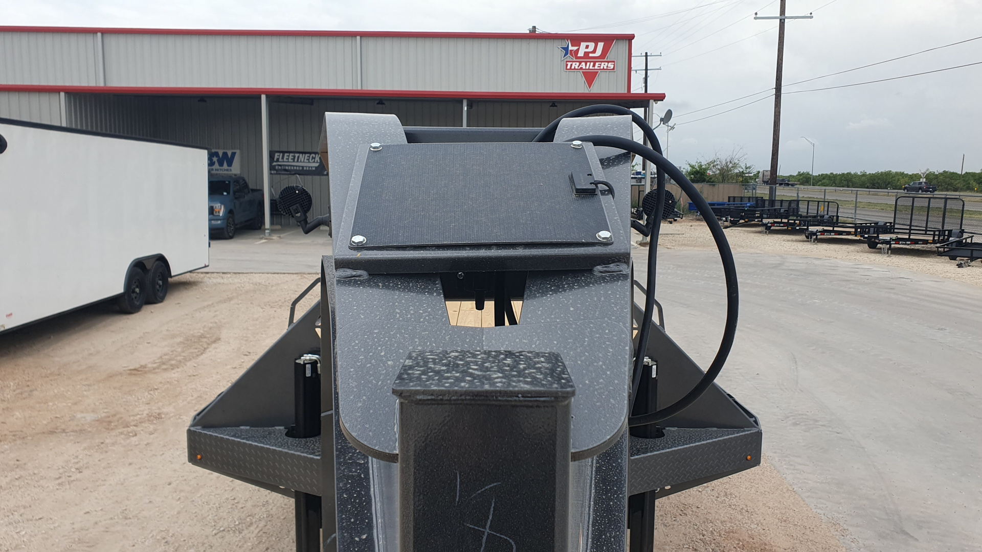 New 2026 Diamond C 102"x40' Engineered Beam FMAX212 w/ Hyd. Dovetail Pacesetter Edition