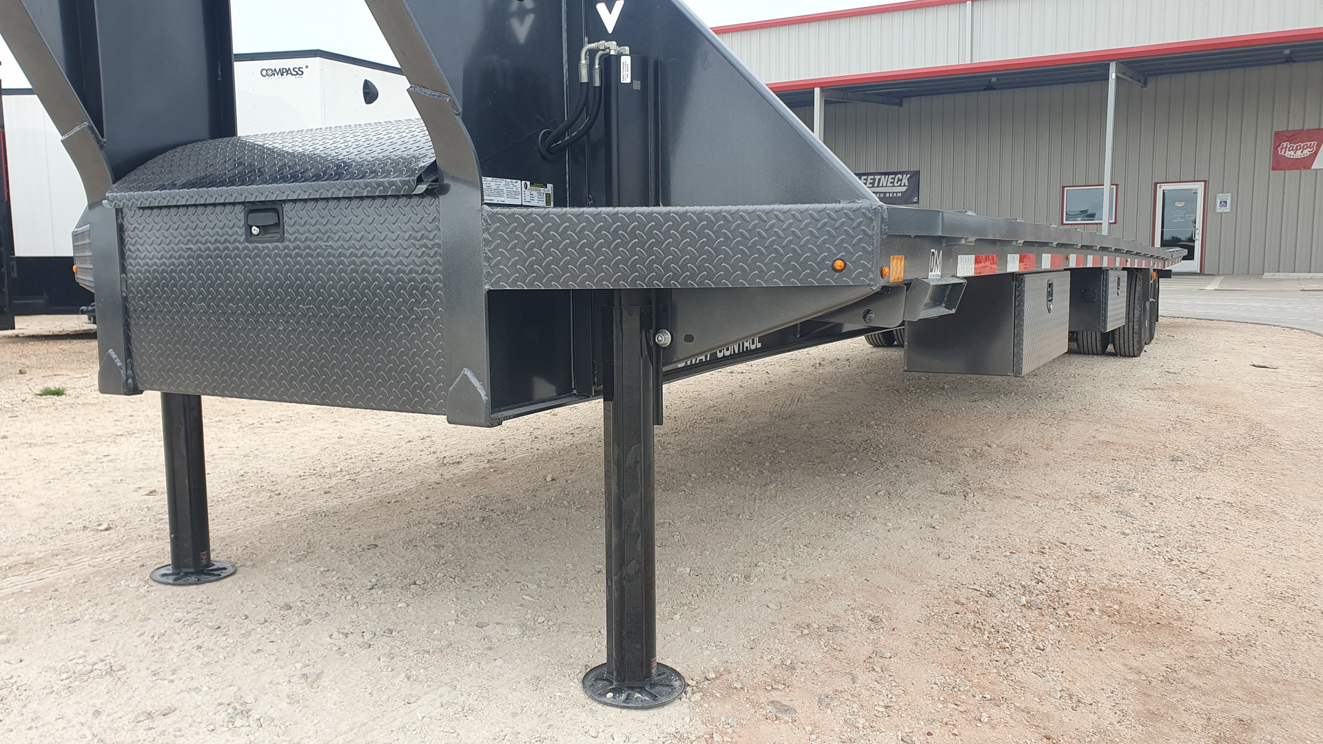 New 2026 Diamond C 102"x40' Engineered Beam FMAX212 w/ Hyd. Dovetail Pacesetter Edition