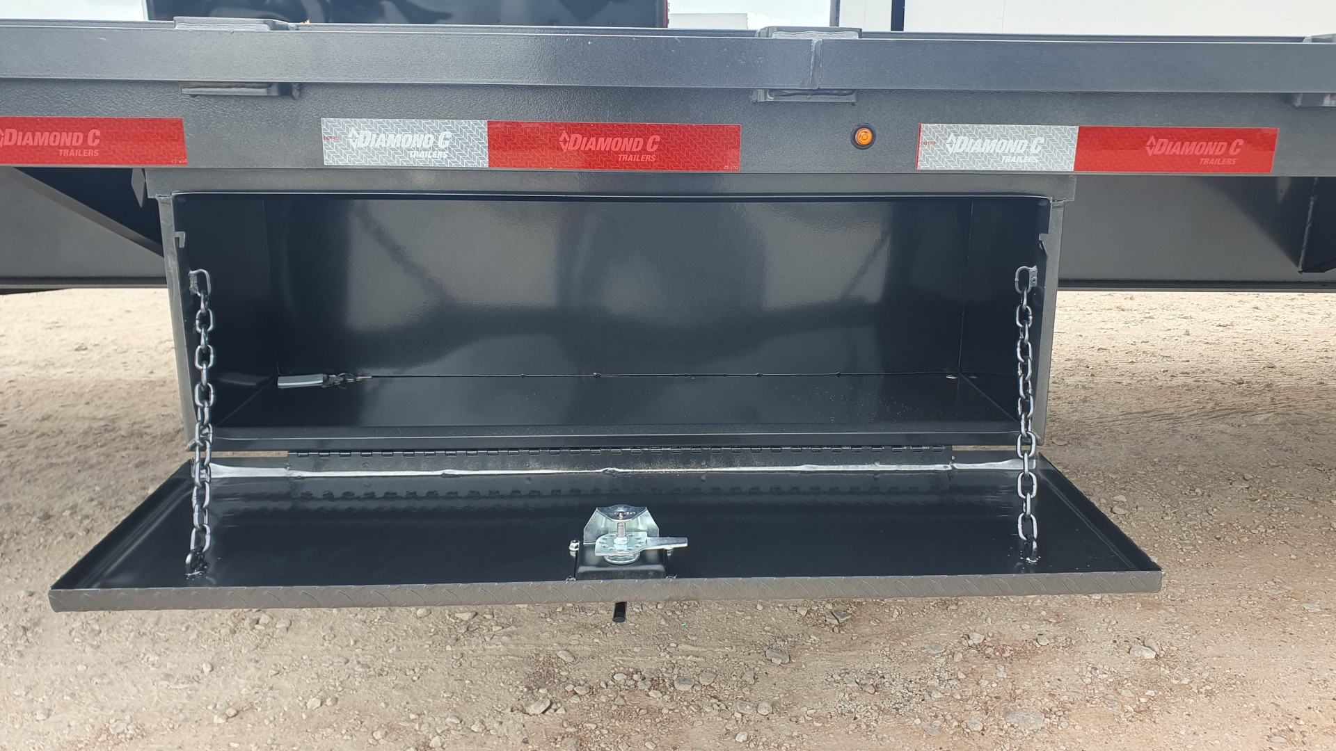 New 2026 Diamond C 102"x40' Engineered Beam FMAX212 w/ Hyd. Dovetail Pacesetter Edition