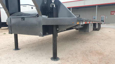 New 2026 Diamond C 102"x40' Engineered Beam FMAX212 w/ Hyd. Dovetail Pacesetter Edition