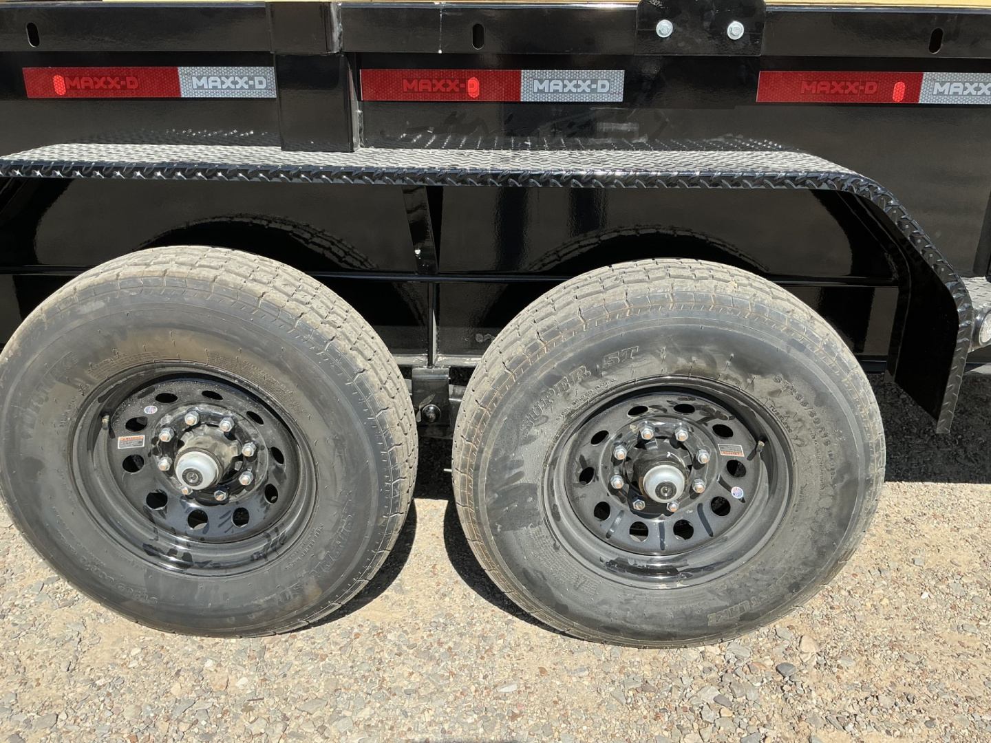 New 2026 MAXX-D 83”x14’ BP Dump w/ 18” Sides – DKX