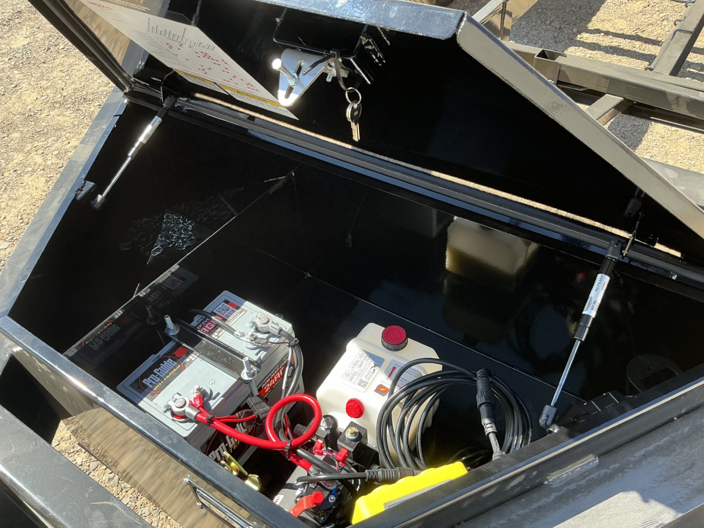 New 2026 MAXX-D 83”x14’ BP Dump w/ 18” Sides – DKX