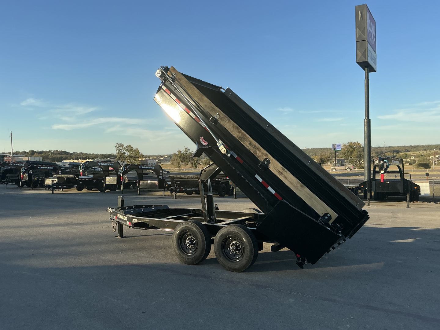 New 2026 PJ 83"x14' BP Tandem Axle Low Pro Dump w/ 24" Sides – DV