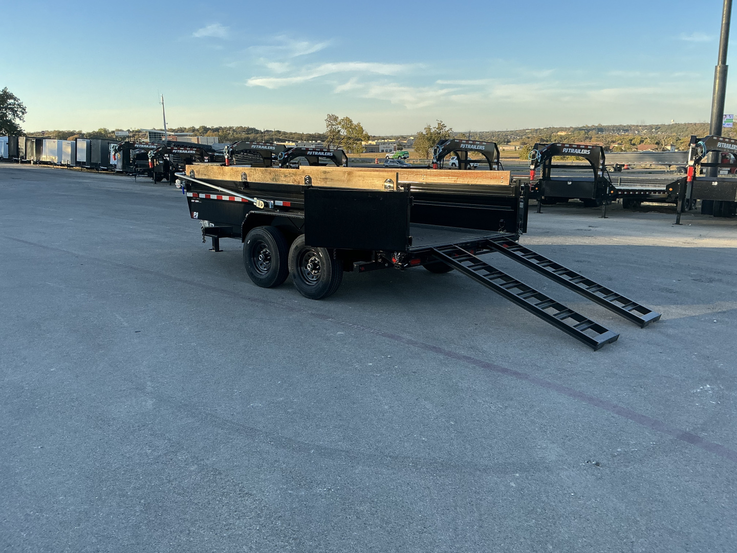 New 2026 PJ 83"x14' BP Tandem Axle Low Pro Dump w/ 24" Sides – DV