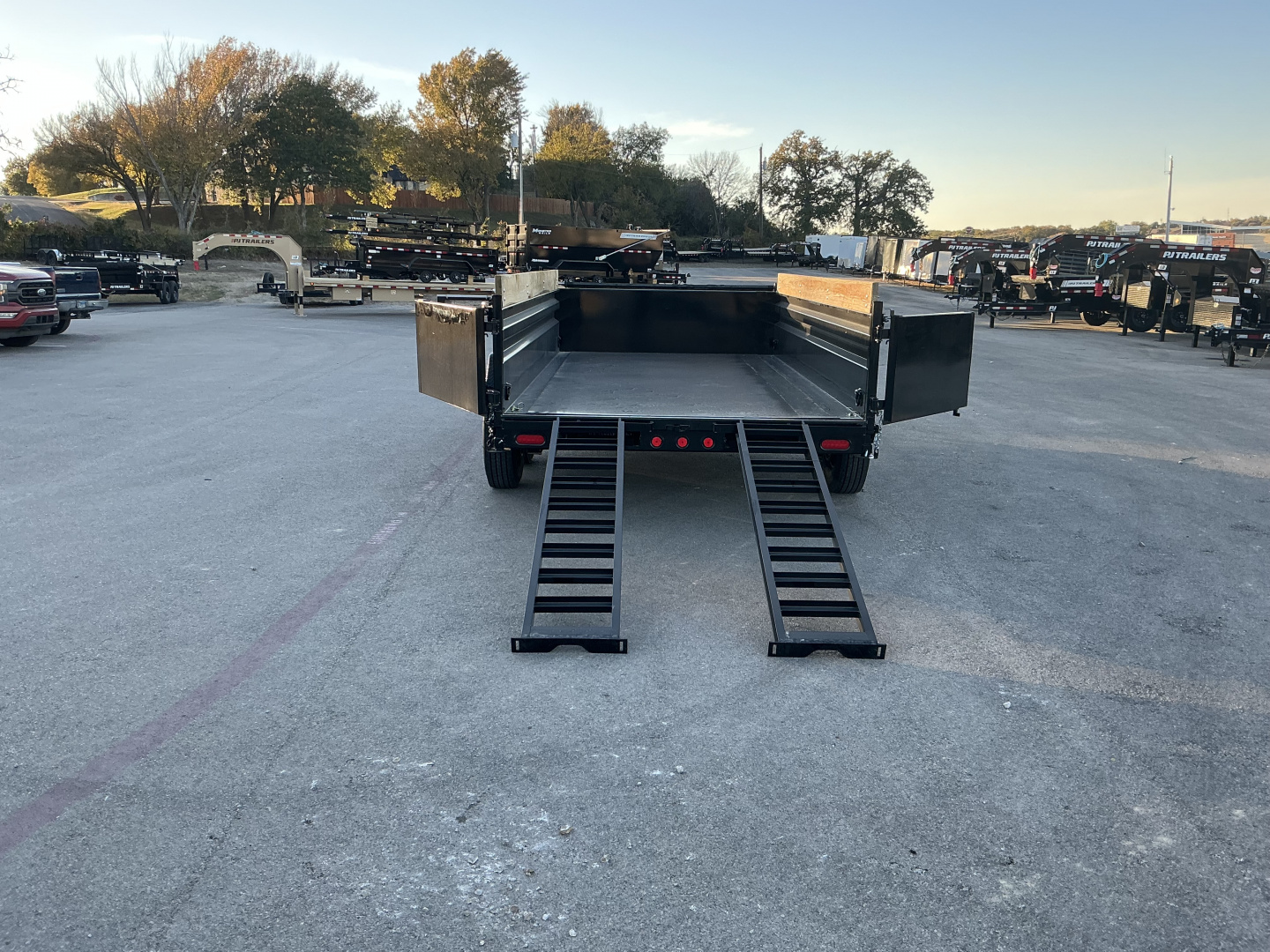 New 2026 PJ 83"x14' BP Tandem Axle Low Pro Dump w/ 24" Sides – DV