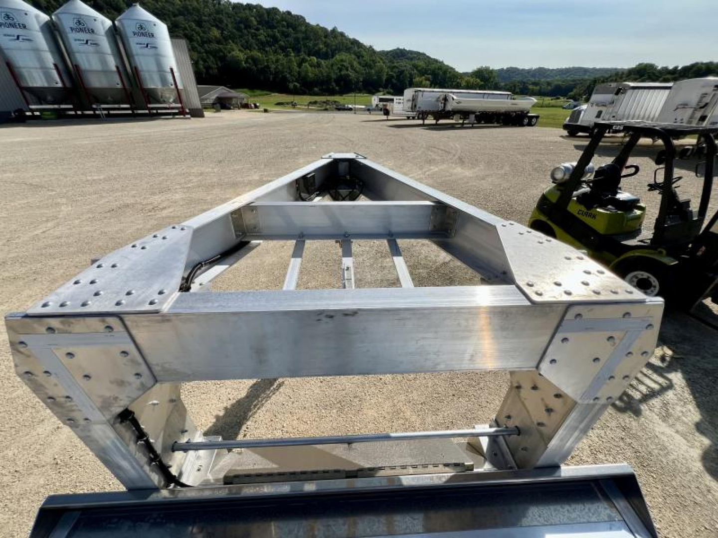 New 2024 EBY GN16K Flatbed Trailer