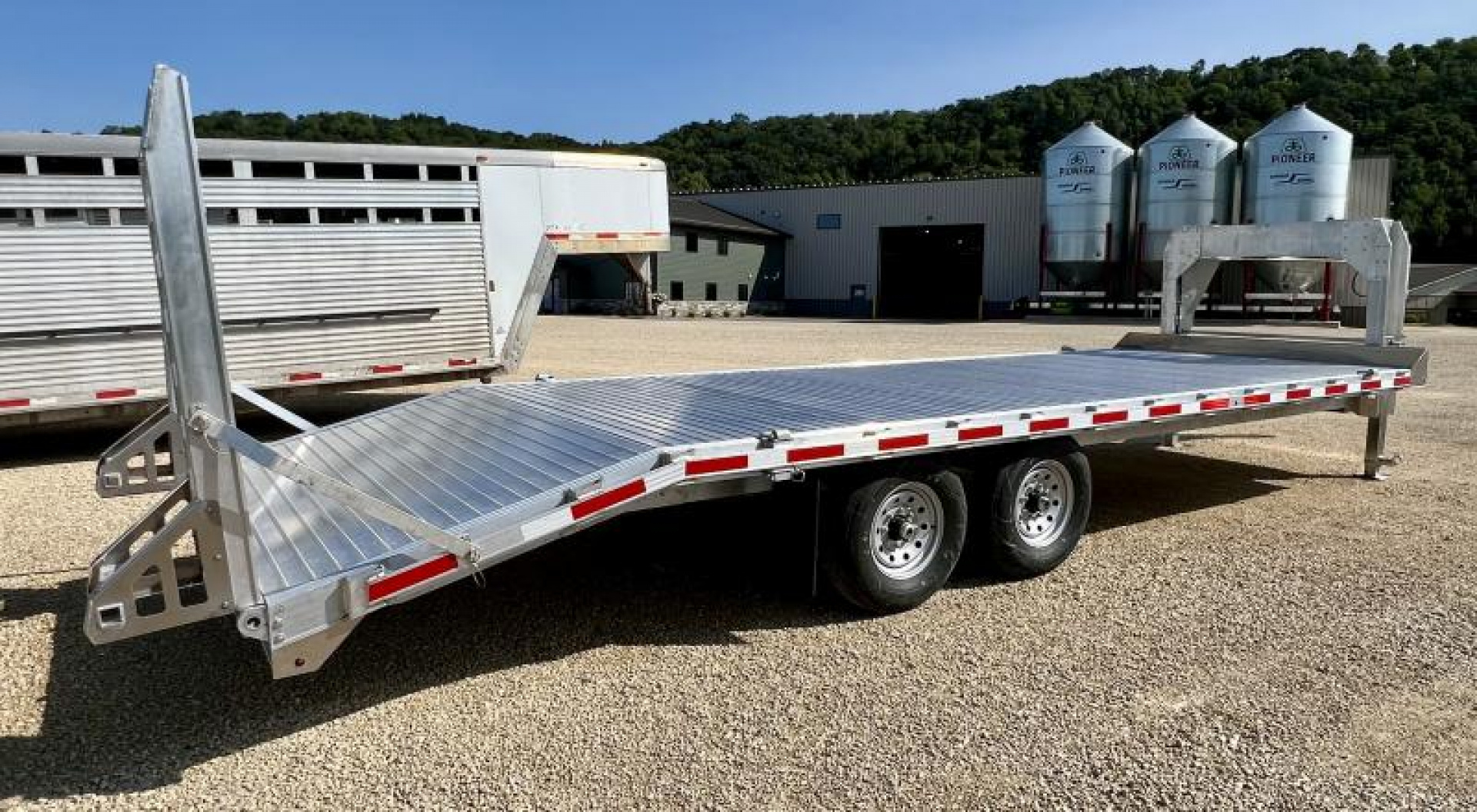 New 2024 EBY GN16K Flatbed Trailer