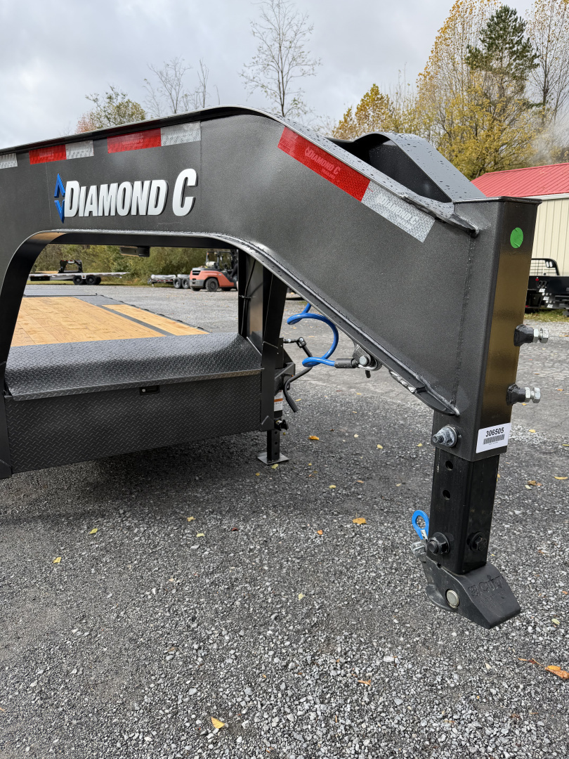 New 2026 Diamond C FMAX207 GOOSENECK TRAILER 20+5 MAX RAMPS 14 PLY TIRES