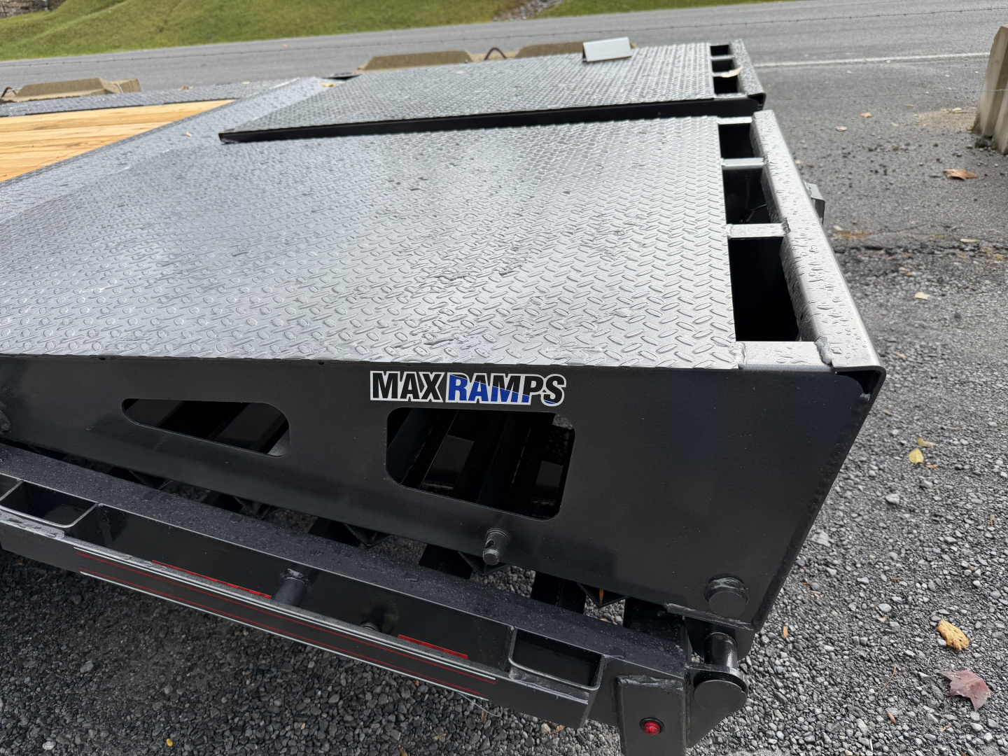 New 2026 Diamond C FMAX207 GOOSENECK TRAILER 20+5 MAX RAMPS 14 PLY TIRES