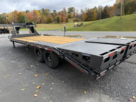 New 2026 Diamond C FMAX207 GOOSENECK TRAILER 20+5 MAX RAMPS 14 PLY TIRES