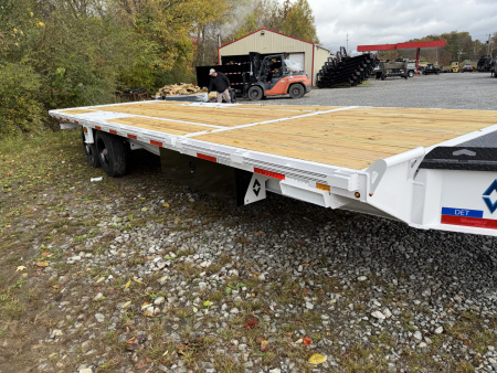 New 2026 Diamond C Trailers DET210 Tilt Trailer
