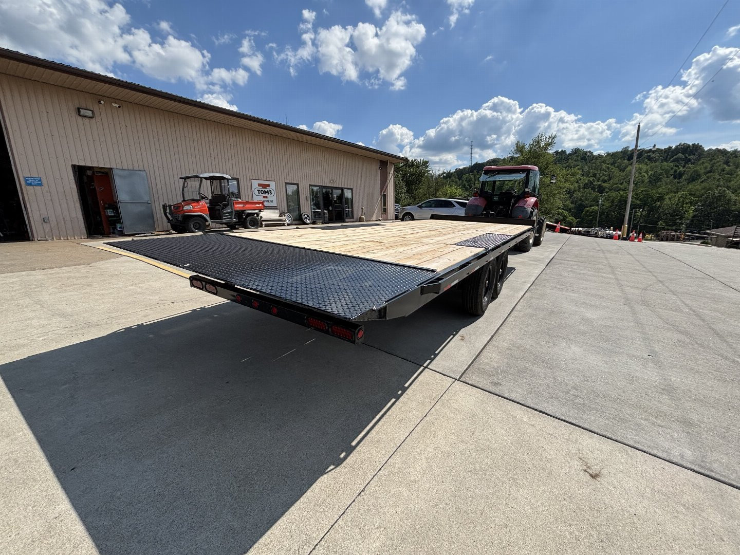 New 2026 Down 2 Earth Trailers 24' Deckover - Hydraulic Tilt Trailer w/ Winch Plate - 14000#GVWR