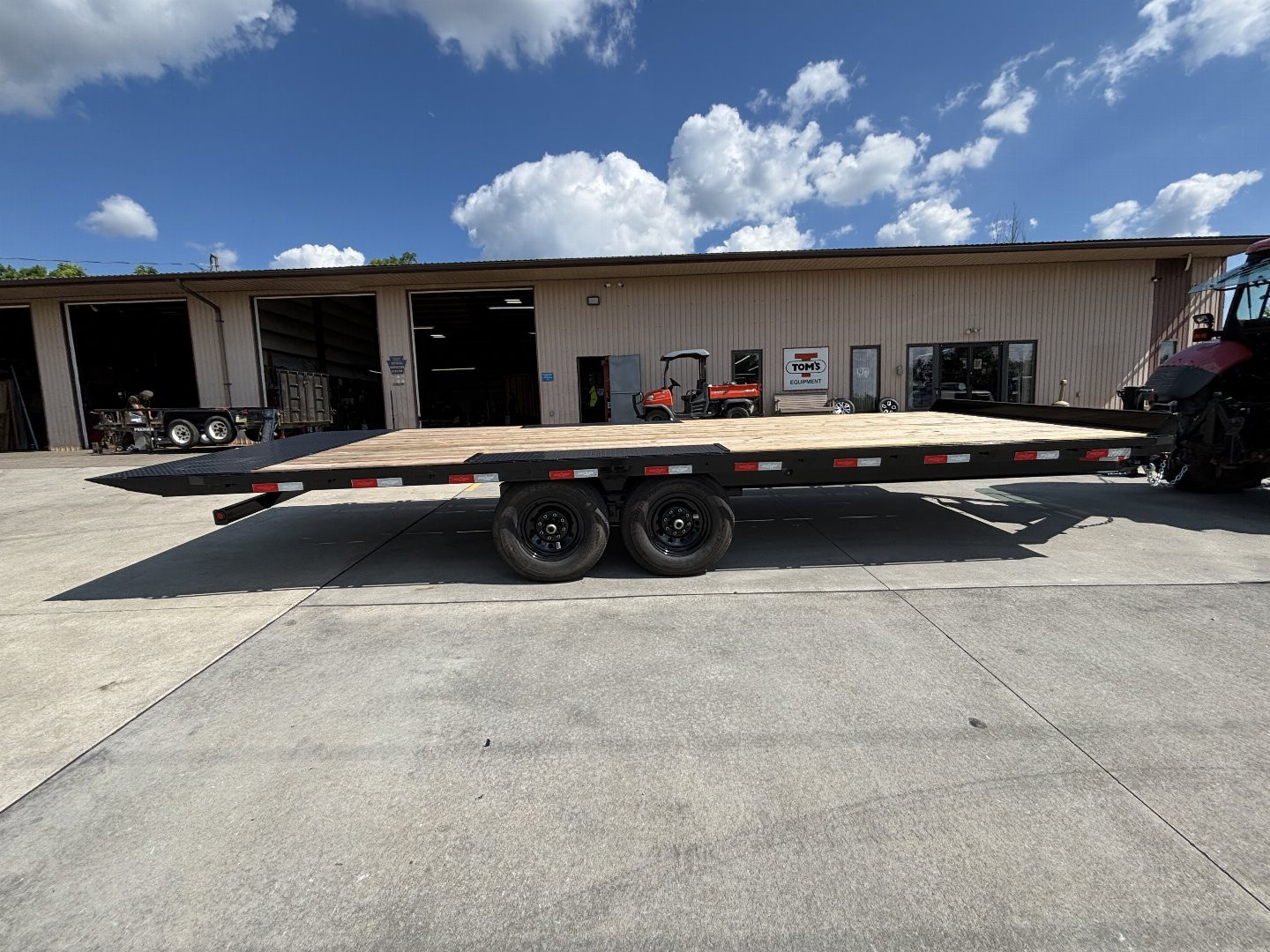 New 2026 Down 2 Earth Trailers 24' Deckover - Hydraulic Tilt Trailer w/ Winch Plate - 14000#GVWR