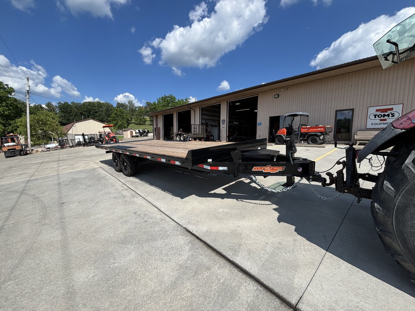 New 2026 Down 2 Earth Trailers 24' Deckover - Hydraulic Tilt Trailer w/ Winch Plate - 14000#GVWR