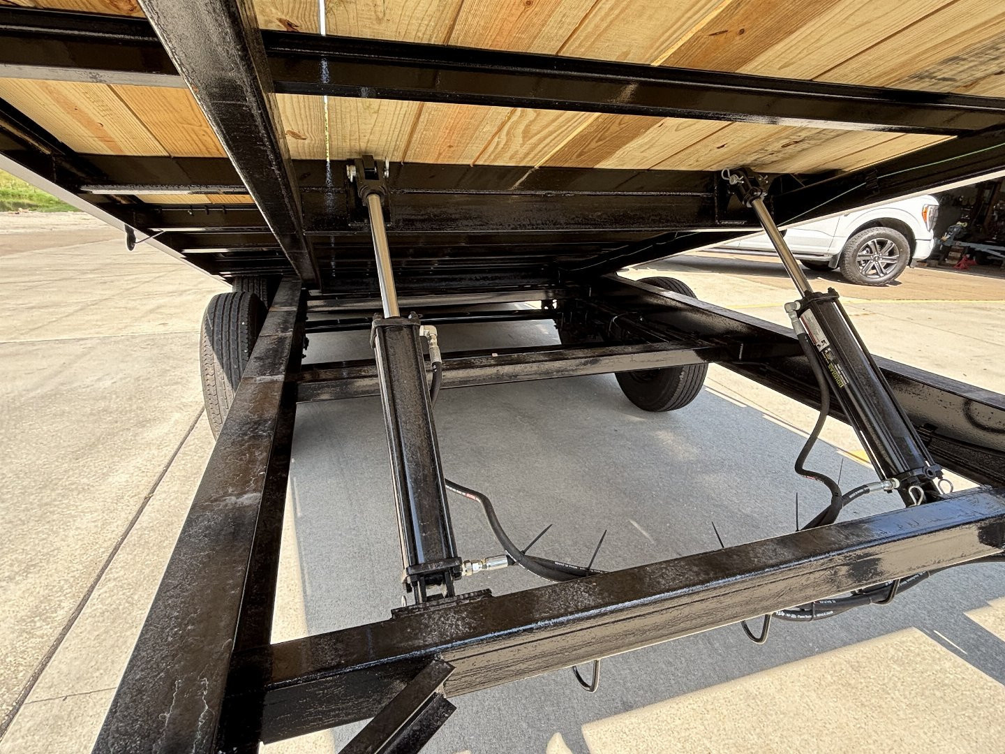 New 2026 Down 2 Earth Trailers 24' Deckover - Hydraulic Tilt Trailer w/ Winch Plate - 14000#GVWR