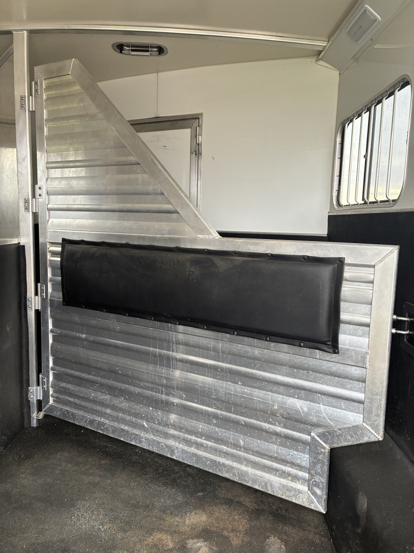 Used 2018 Cimarron 3H 13' LQ Horse Trailer