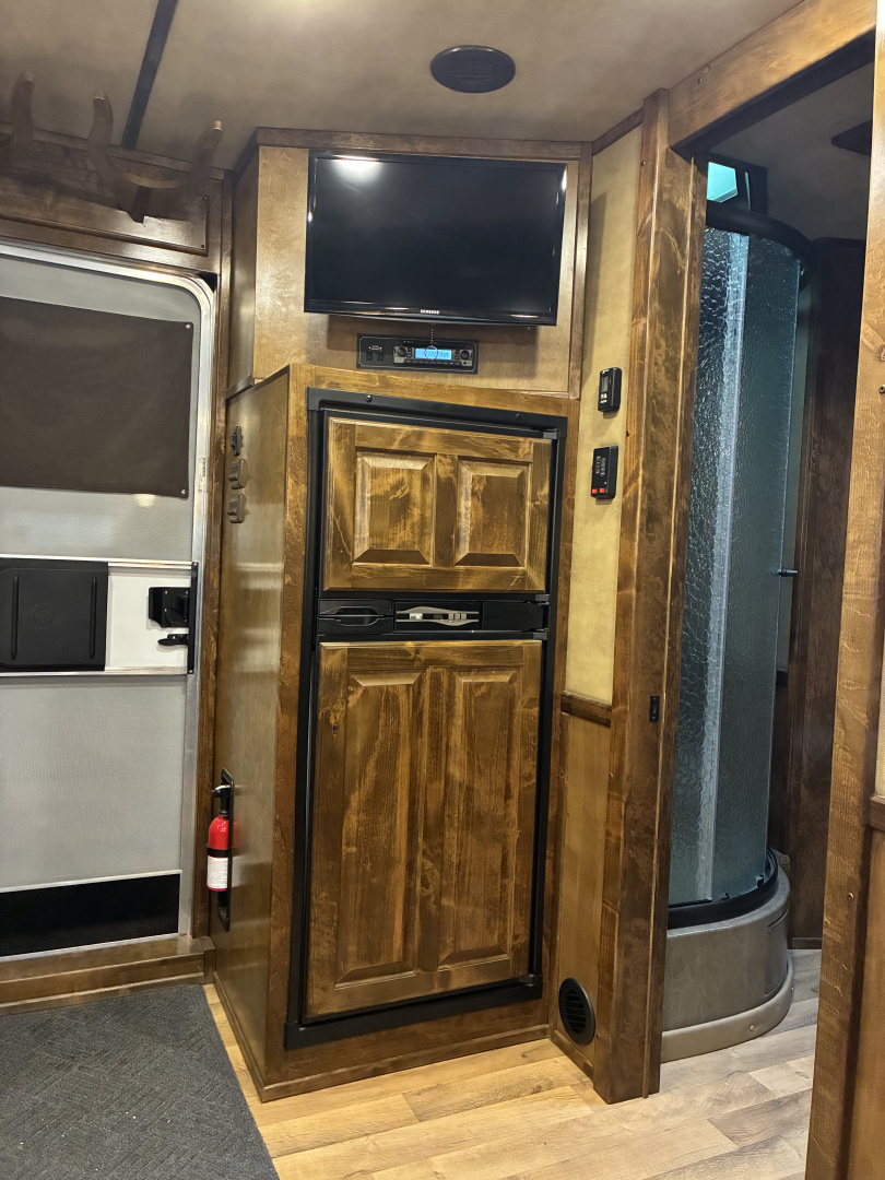 Used 2018 Cimarron 3H 13' LQ Horse Trailer