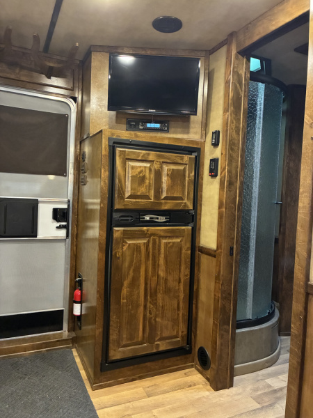 Used 2018 Cimarron 3H 13' LQ Horse Trailer