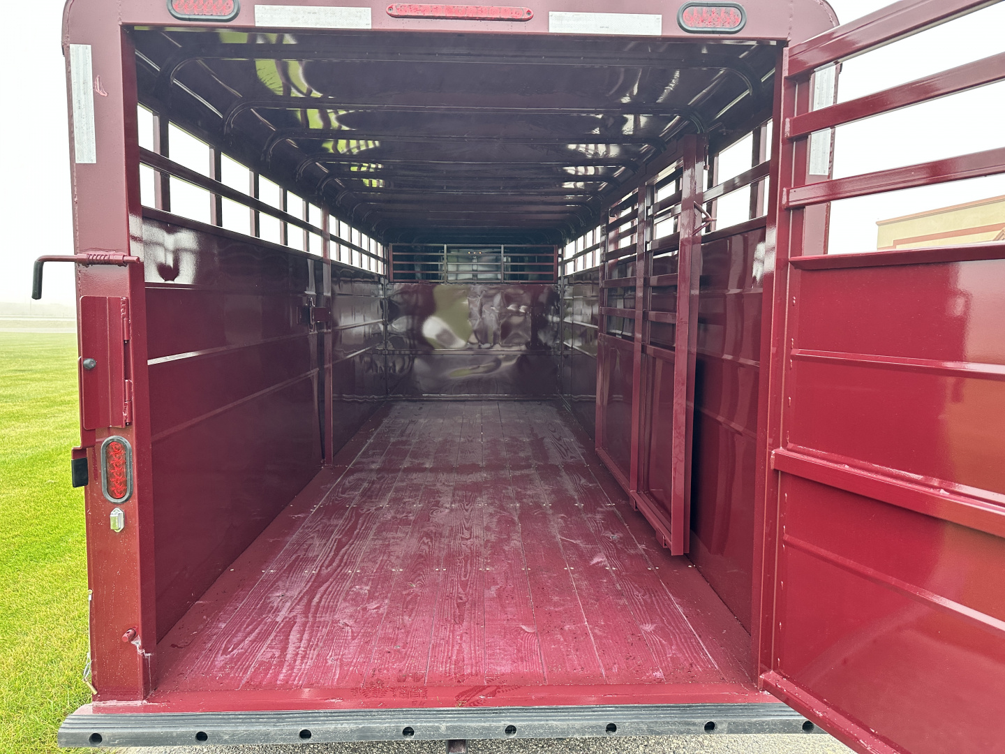 New 2026 S&S Manufacturing 20' GN Stock / Stock Combo Trailer