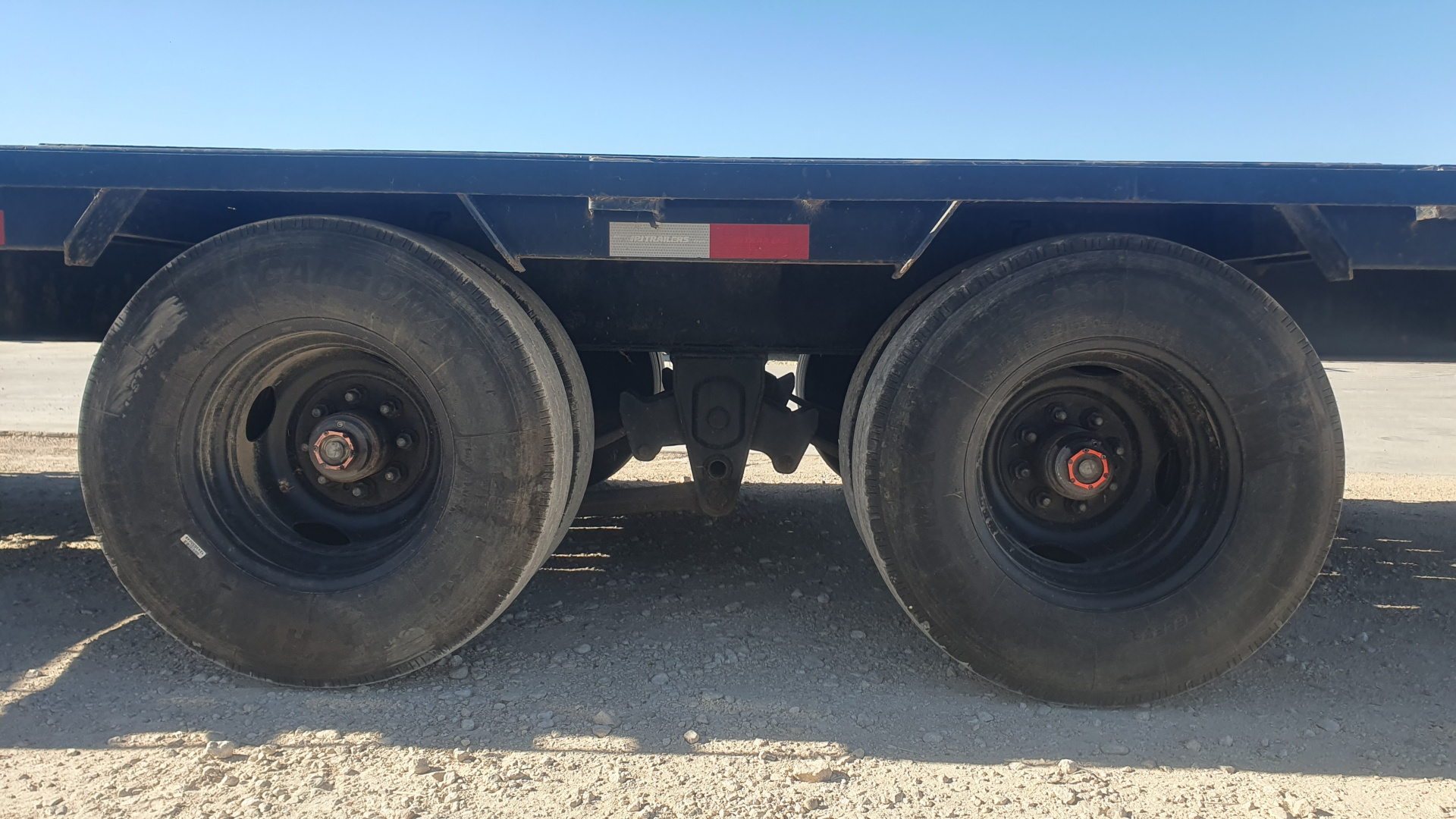Used 2024 PJ 102"x40' GN Low-Pro Flatbed w/ Duals- LD