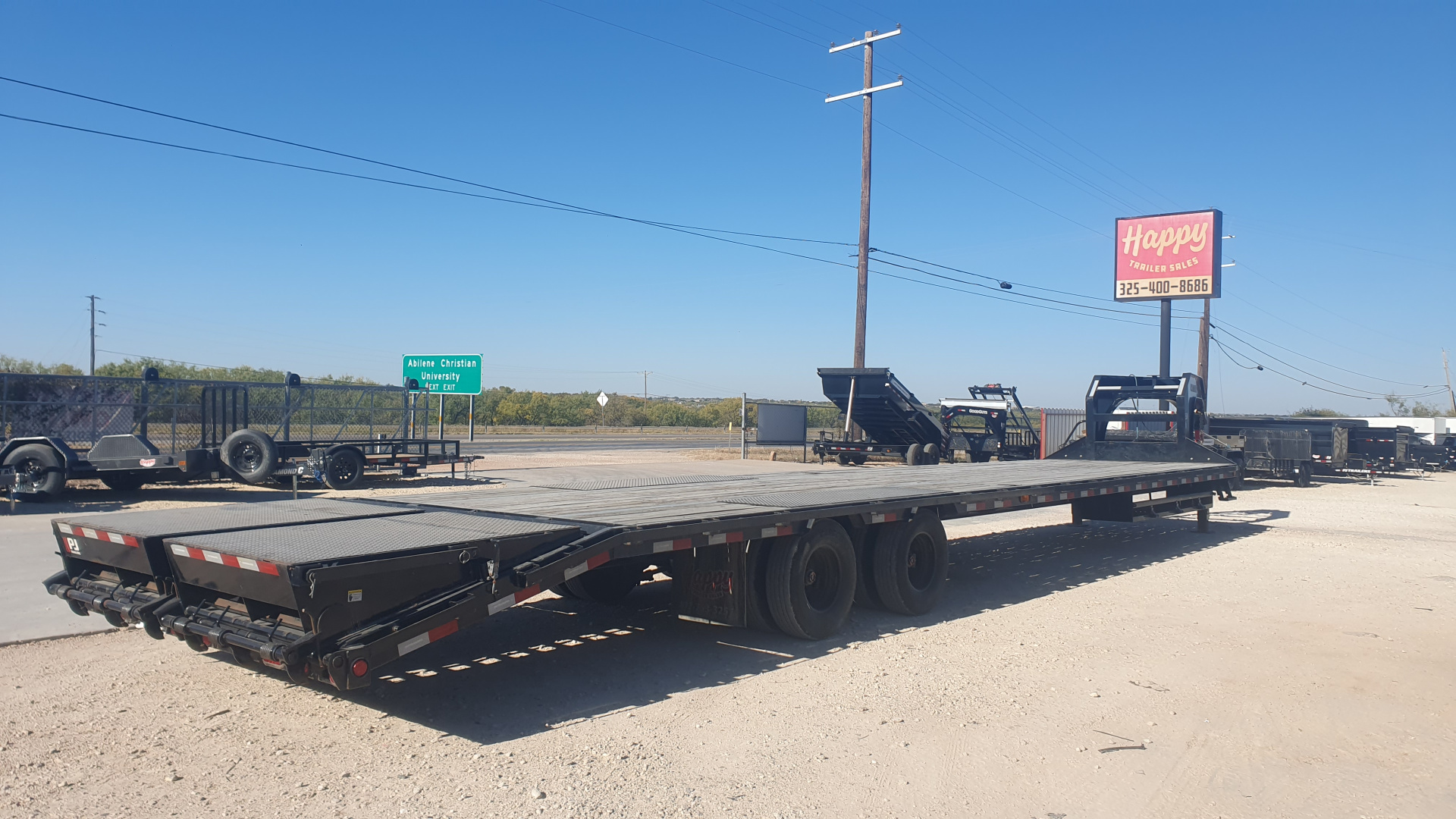 Used 2024 PJ 102"x40' GN Low-Pro Flatbed w/ Duals- LD