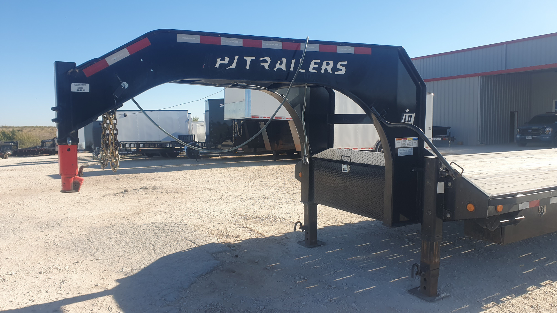 Used 2024 PJ 102"x40' GN Low-Pro Flatbed w/ Duals- LD