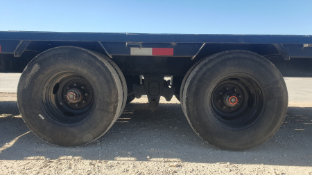 Used 2024 PJ 102"x40' GN Low-Pro Flatbed w/ Duals- LD