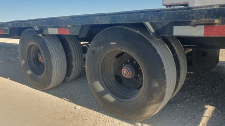 Used 2024 PJ 102"x40' GN Low-Pro Flatbed w/ Duals- LD