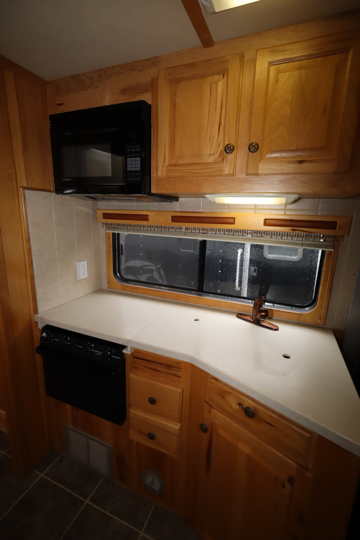 Used 2005 Sundowner 4 Horse LQ Slide-out MT Horse Trailer