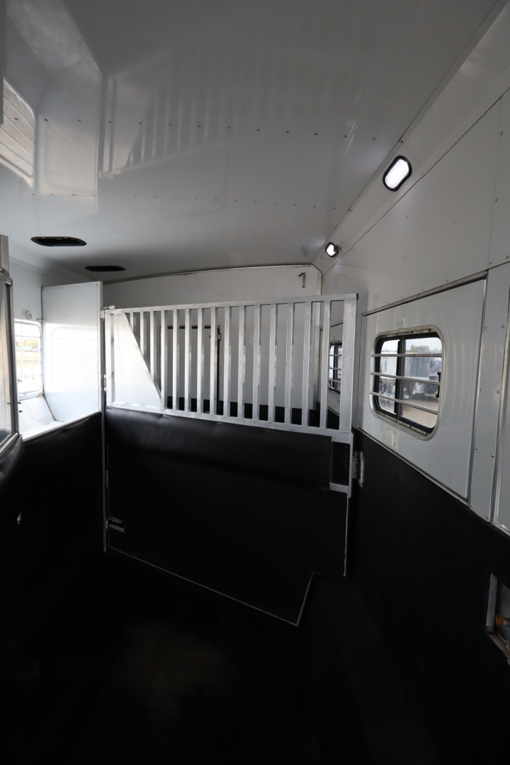 Used 2005 Sundowner 4 Horse LQ Slide-out MT Horse Trailer