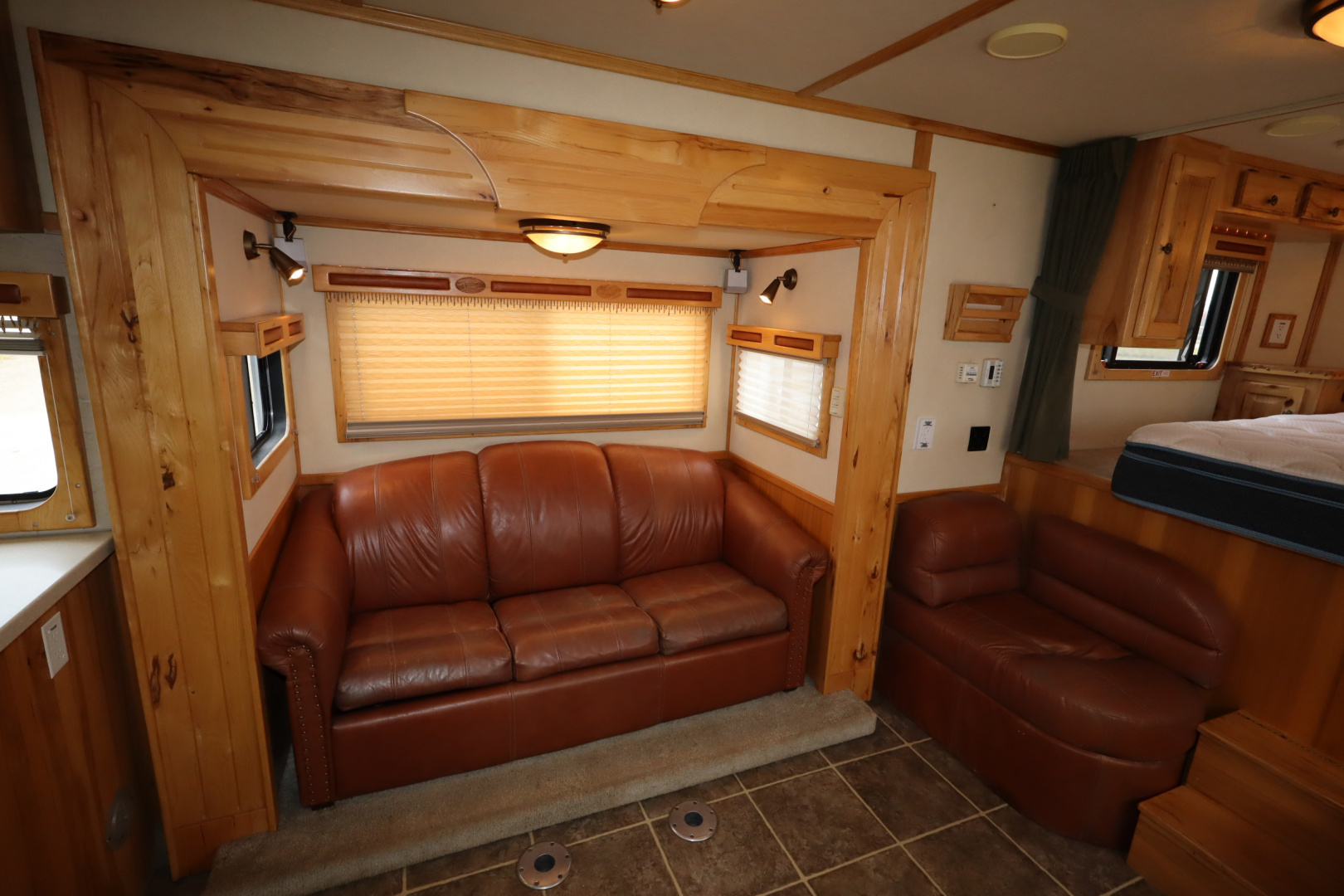 Used 2005 Sundowner 4 Horse LQ Slide-out MT Horse Trailer