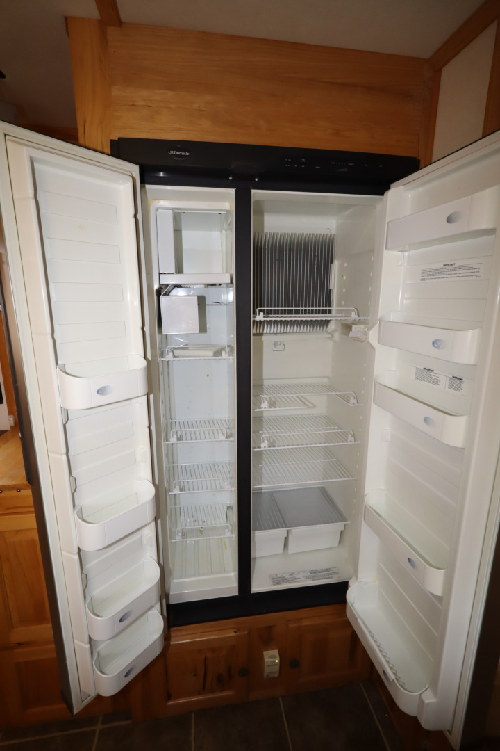 Used 2005 Sundowner 4 Horse LQ Slide-out MT Horse Trailer