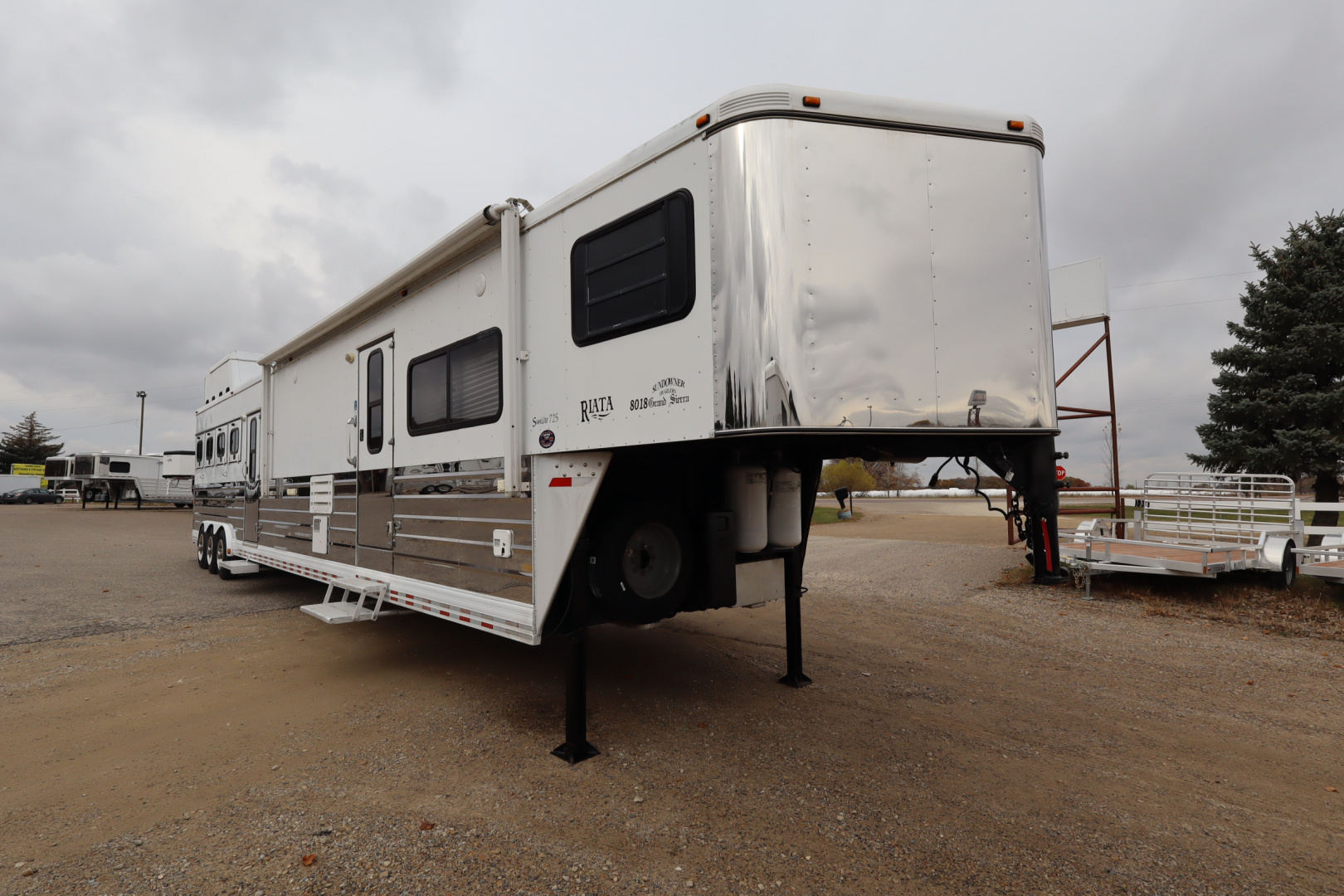 Used 2005 Sundowner 4 Horse LQ Slide-out MT Horse Trailer