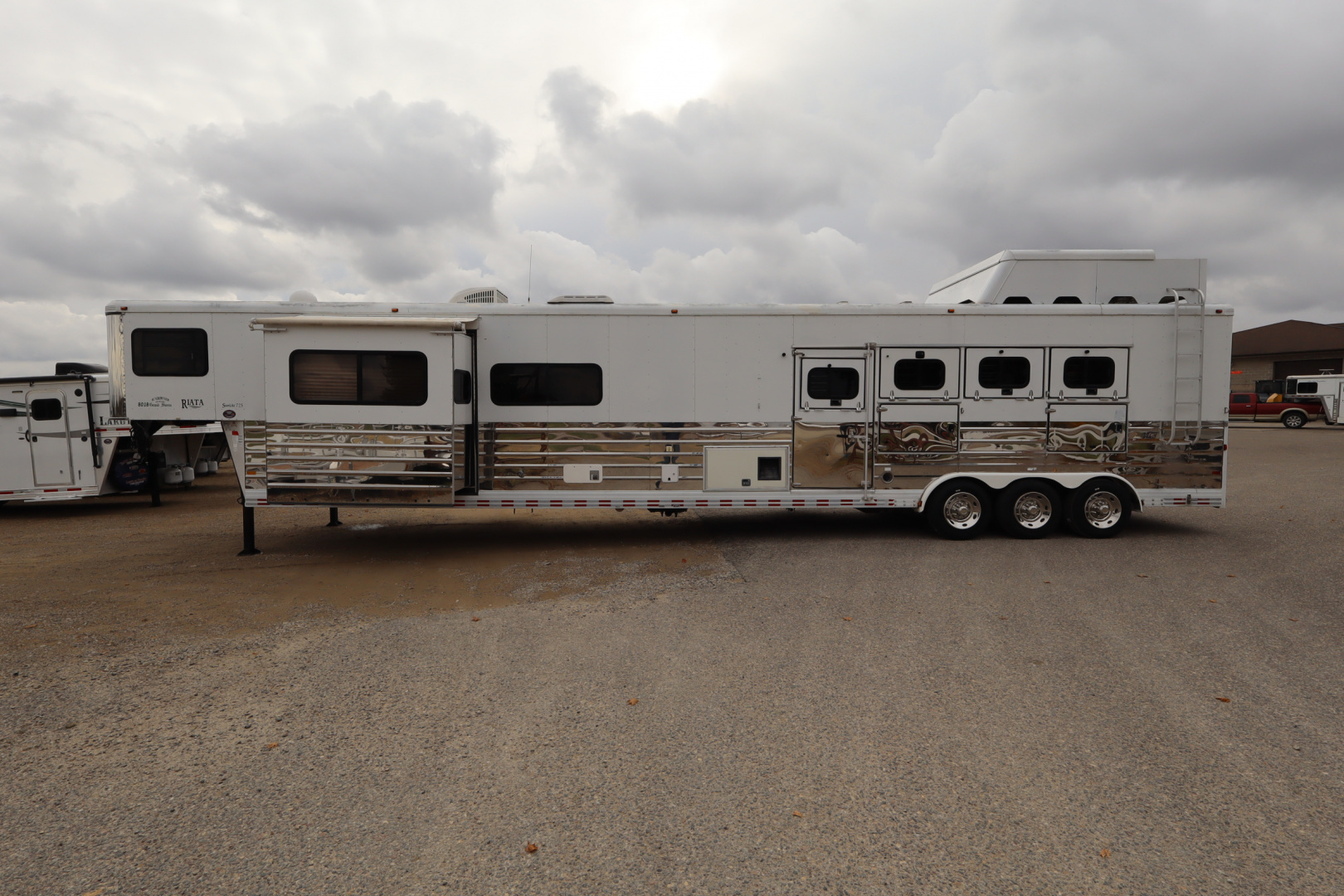 Used 2005 Sundowner 4 Horse LQ Slide-out MT Horse Trailer