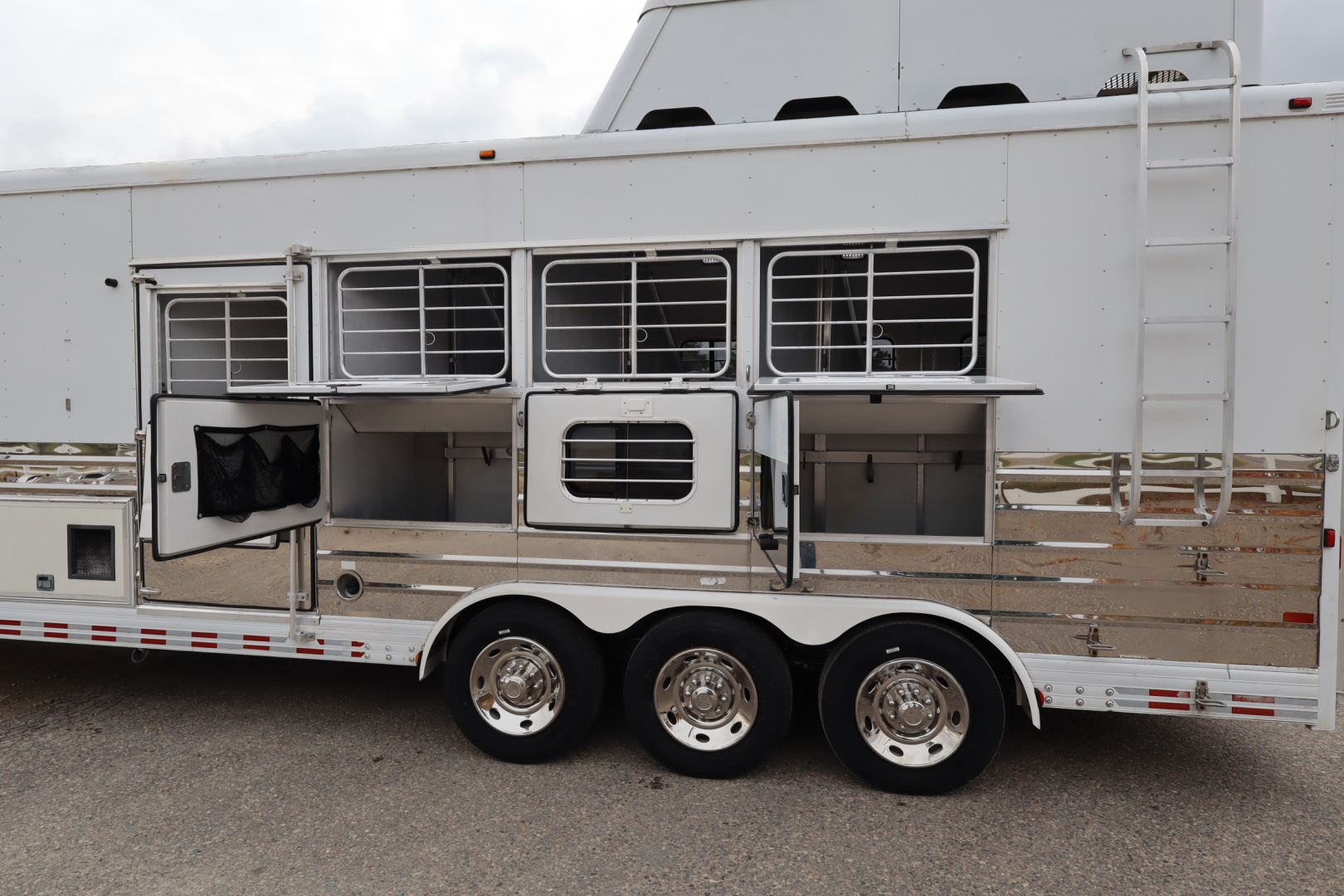 Used 2005 Sundowner 4 Horse LQ Slide-out MT Horse Trailer