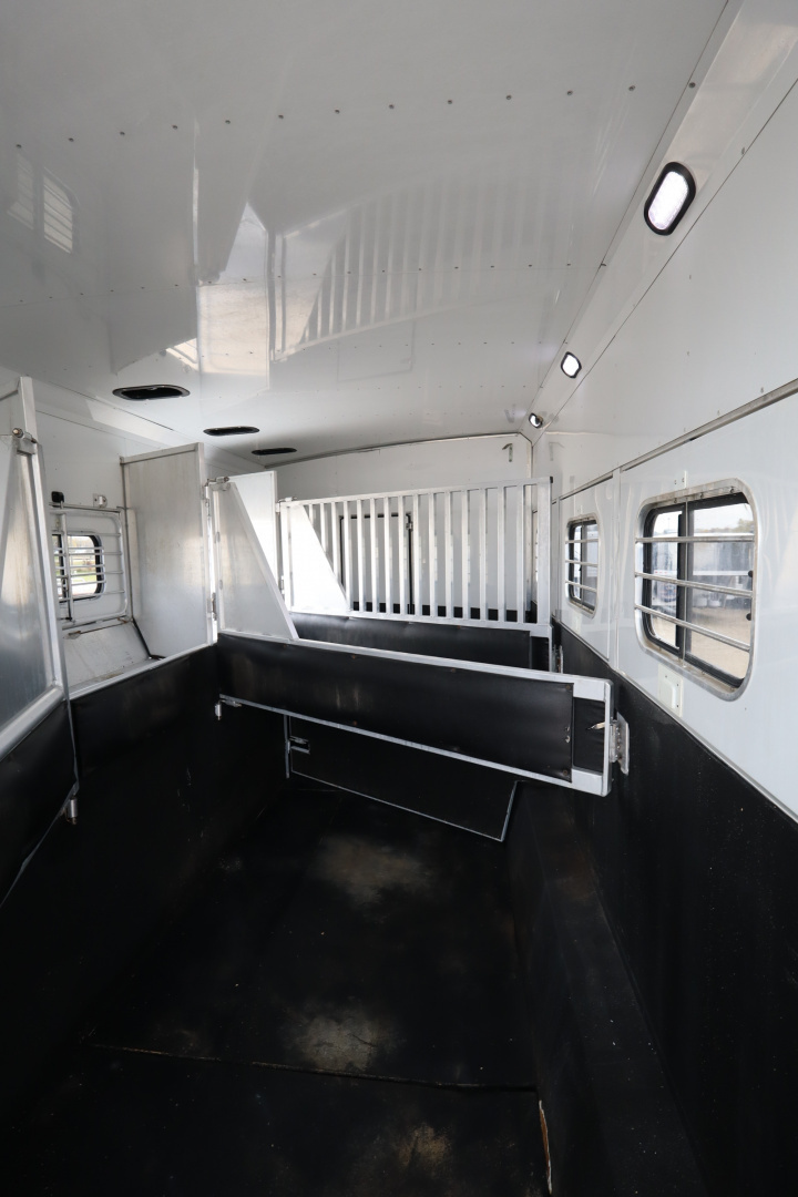 Used 2005 Sundowner 4 Horse LQ Slide-out MT Horse Trailer