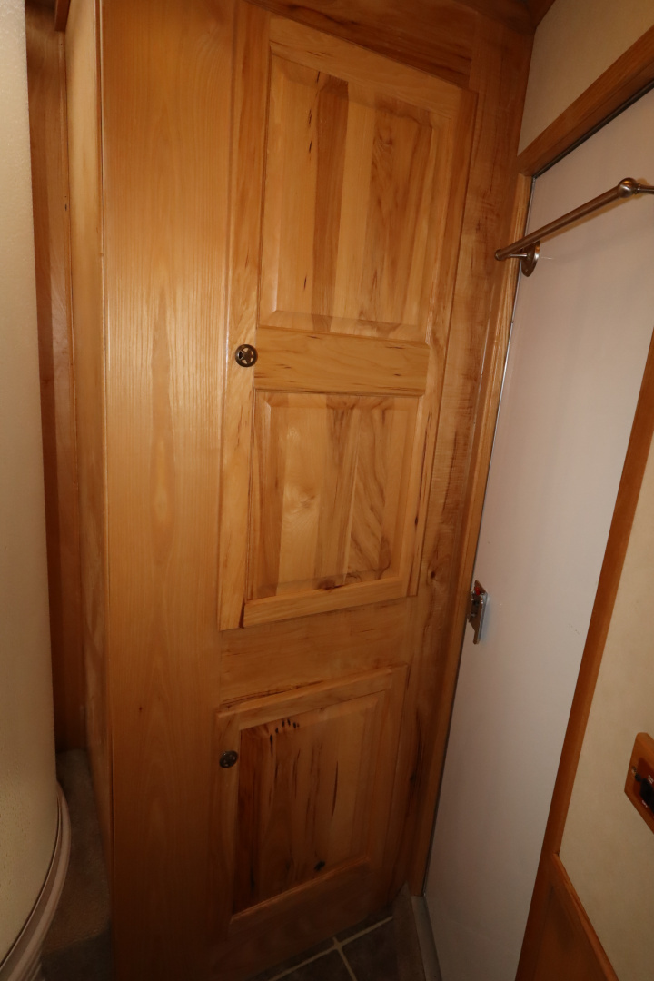 Used 2005 Sundowner 4 Horse LQ Slide-out MT Horse Trailer