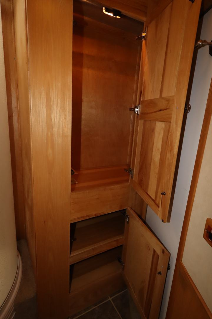 Used 2005 Sundowner 4 Horse LQ Slide-out MT Horse Trailer