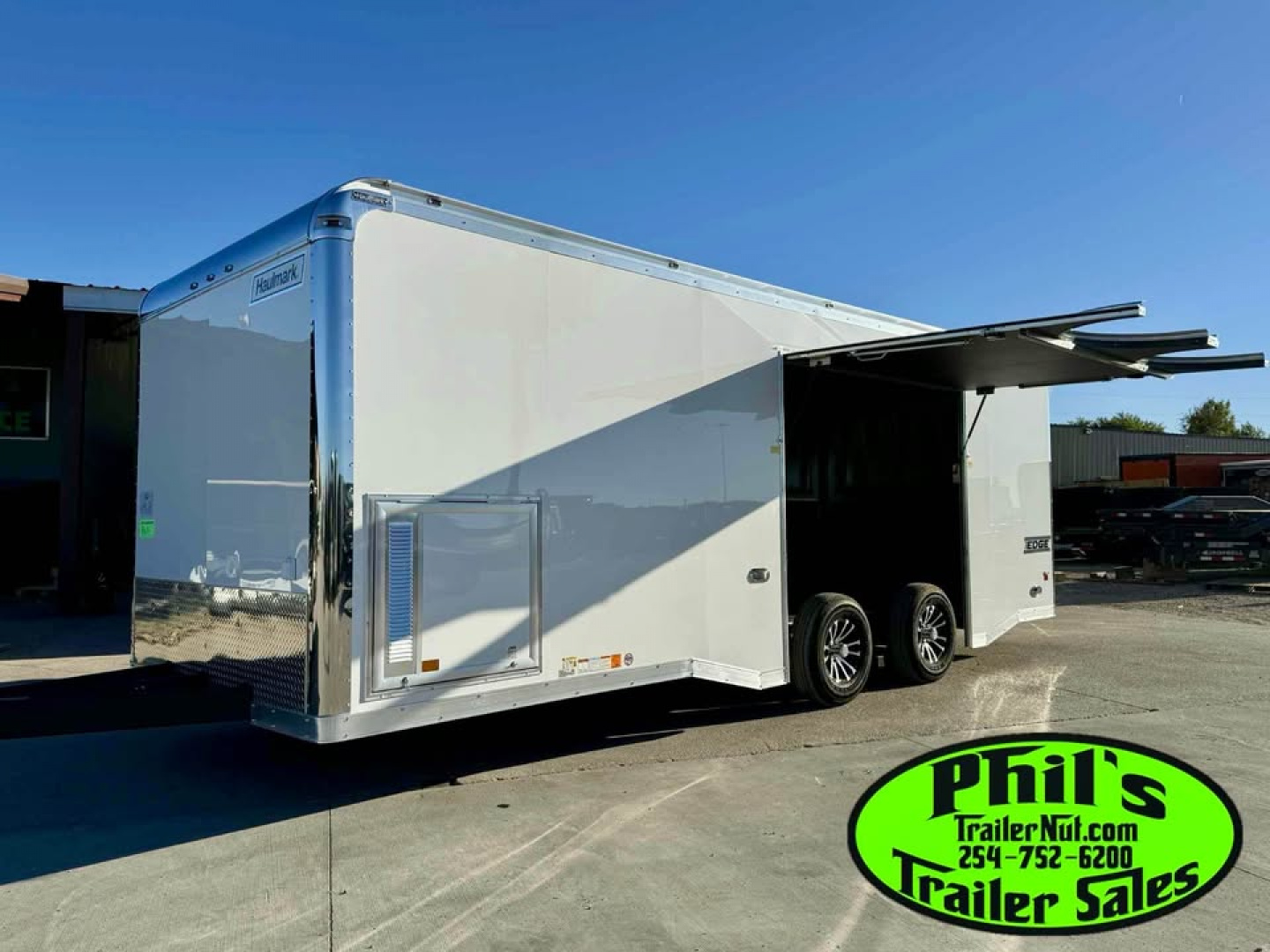 New Haulmark 8.5X24 EDGE PRO RACE TRAILER Car / Racing Trailer FULL ESCAPE DOOR WITH REMOVABLE FENDER ELECTRIC AWNING & MORE!