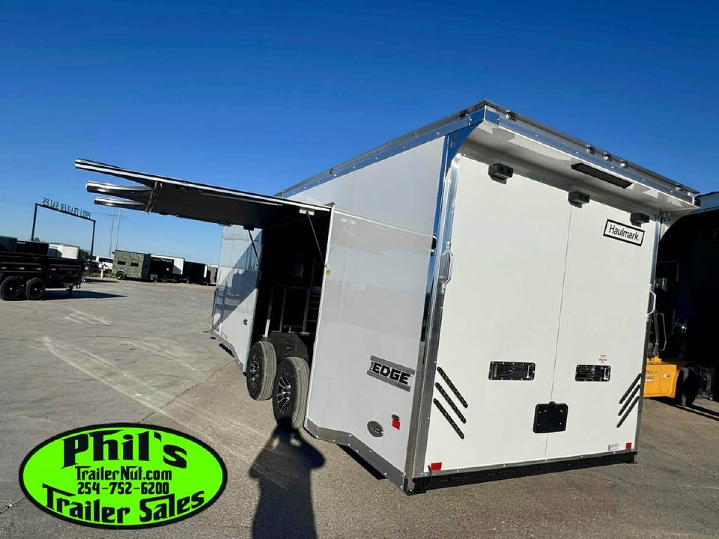 New Haulmark 8.5X24 EDGE PRO RACE TRAILER Car / Racing Trailer FULL ESCAPE DOOR WITH REMOVABLE FENDER ELECTRIC AWNING & MORE!
