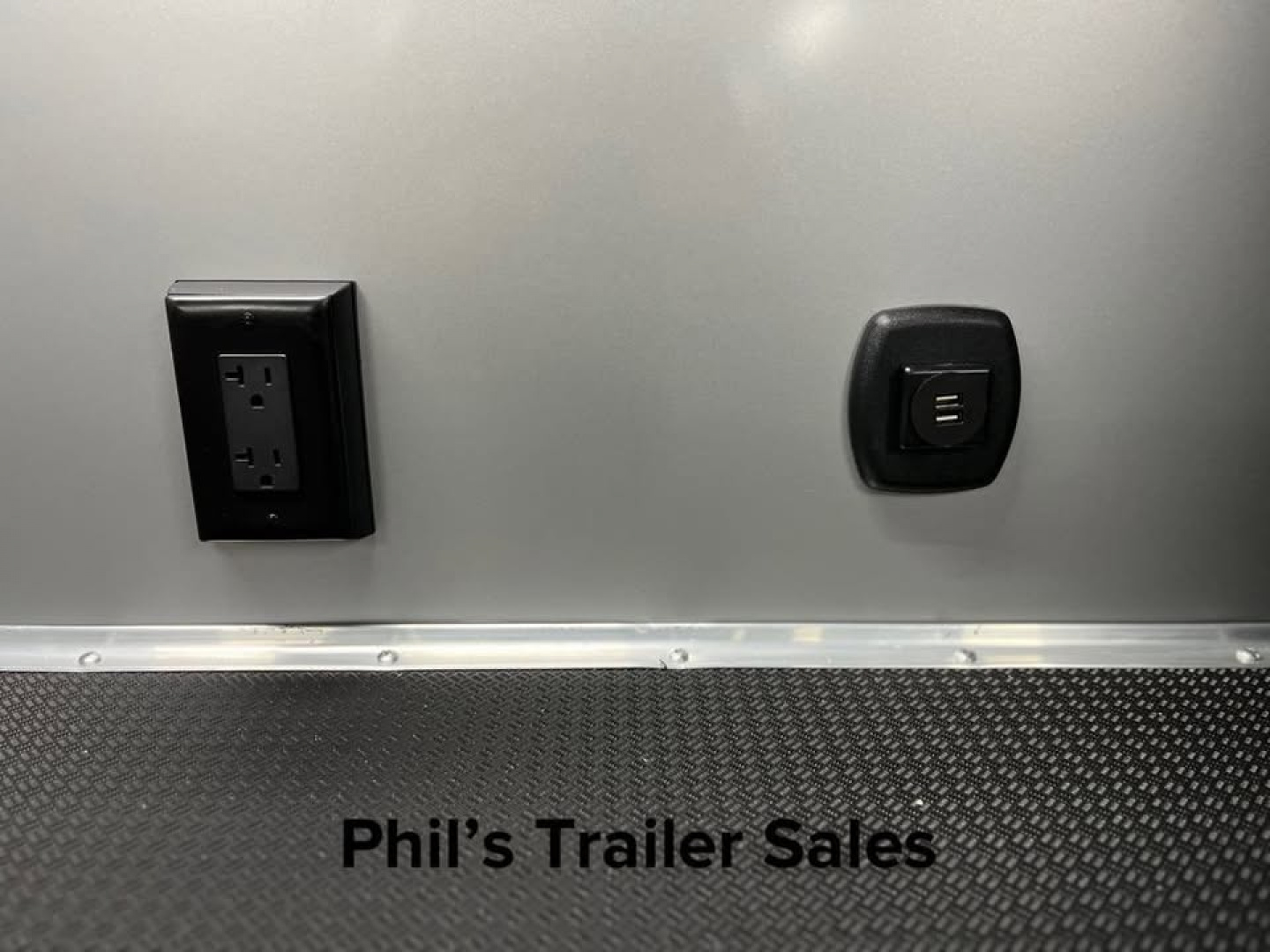 New Haulmark 8.5X34 EDGE PRO RACE TRAILER Car / Racing Trailer TWO ELECTRIC AWNINGS , AIRLINES & TONGUE BOX!