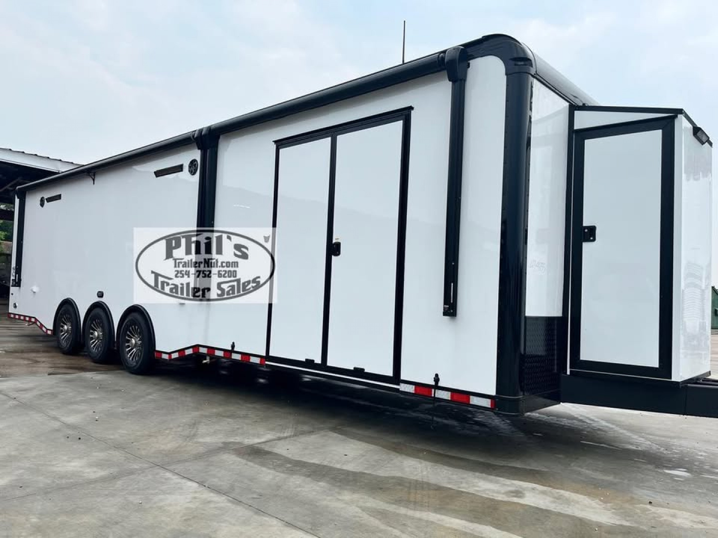 New Haulmark 8.5X34 EDGE PRO RACE TRAILER Car / Racing Trailer TWO ELECTRIC AWNINGS , AIRLINES & TONGUE BOX!