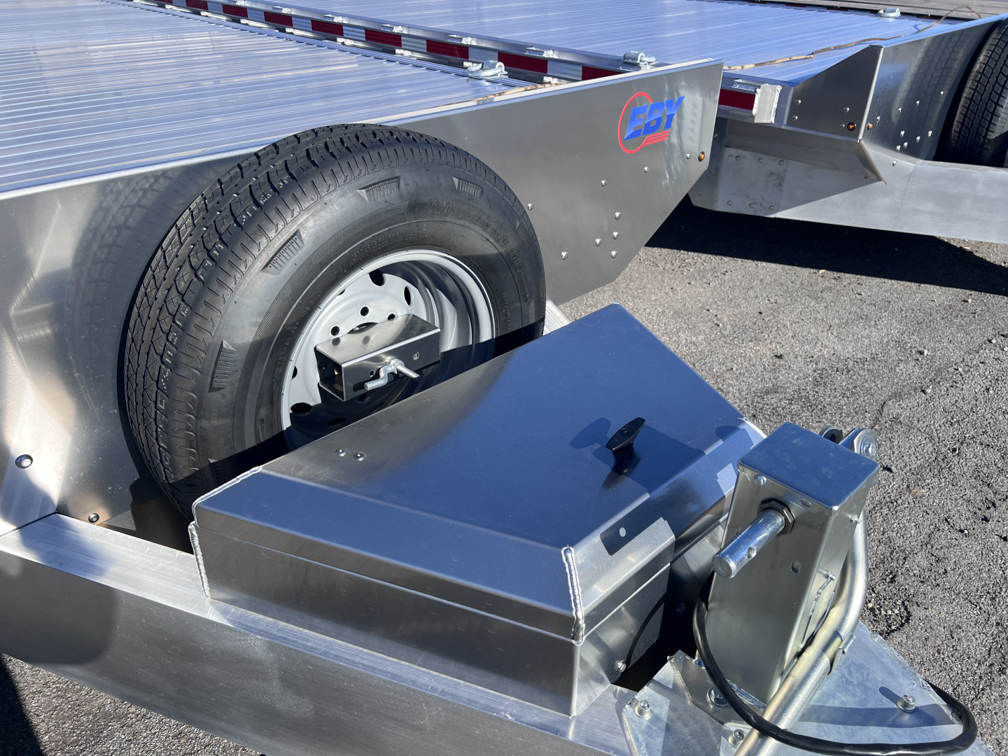 New 2025 EBY 8.5X20 14K Deckover Trailer